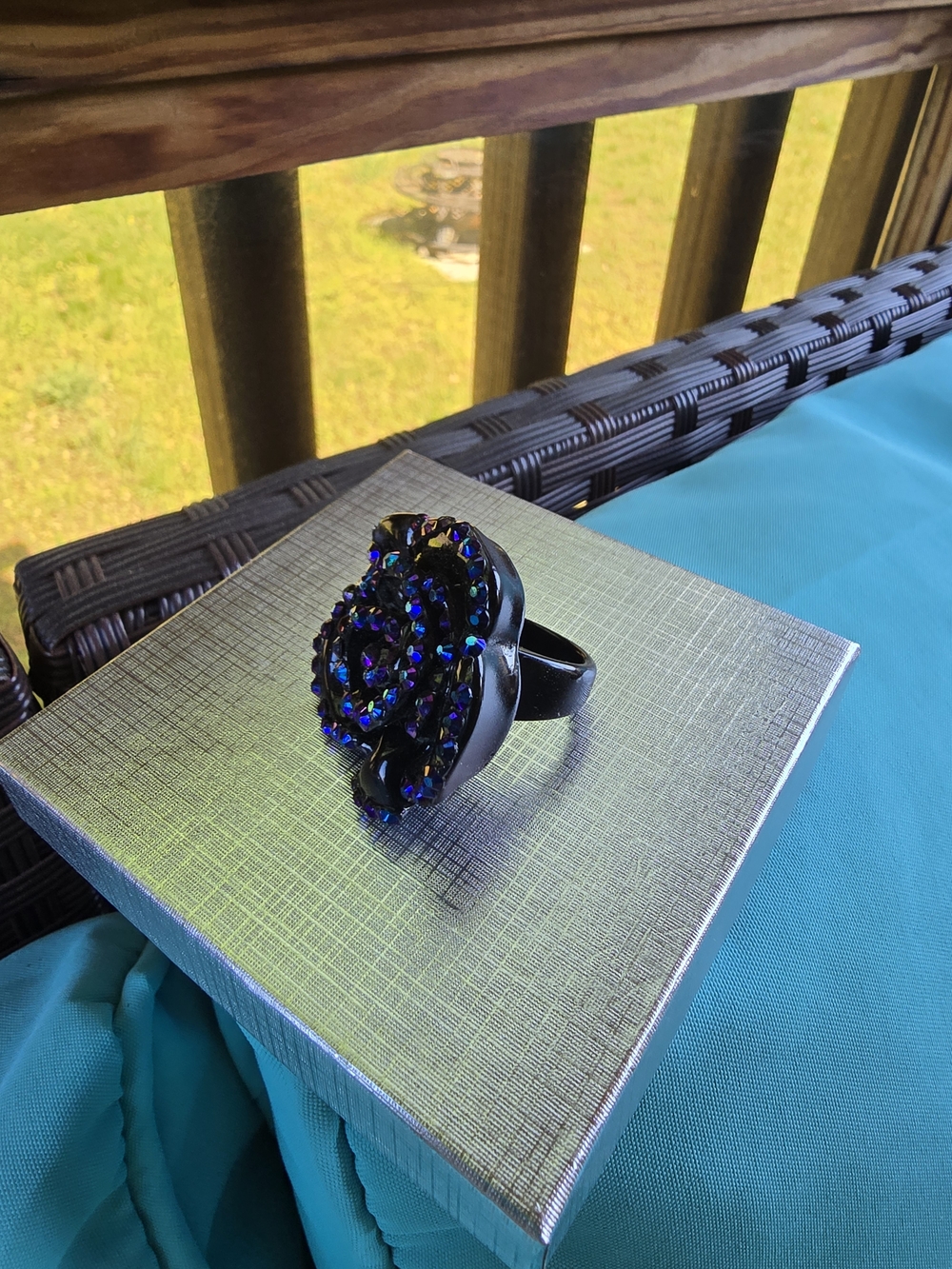 🦩 Black Floral Statement Ring with Blue-Purple Rhinestones - sz. 7.5 - Picture 3 of 4